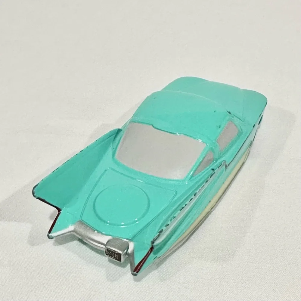 Disney Store Cars 1:43 Deluxe Die-cast Flo & Ramone